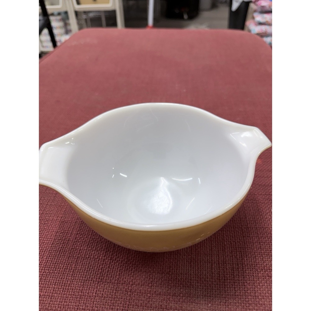 Vintage Pyrex Woodland Cinderella Mixing Bowl #441 Tan/White Flowers 1.5 Pint - Picture 2 of 5